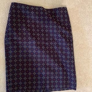 Ann Taylor 6 skirt navy and burgundy patterned